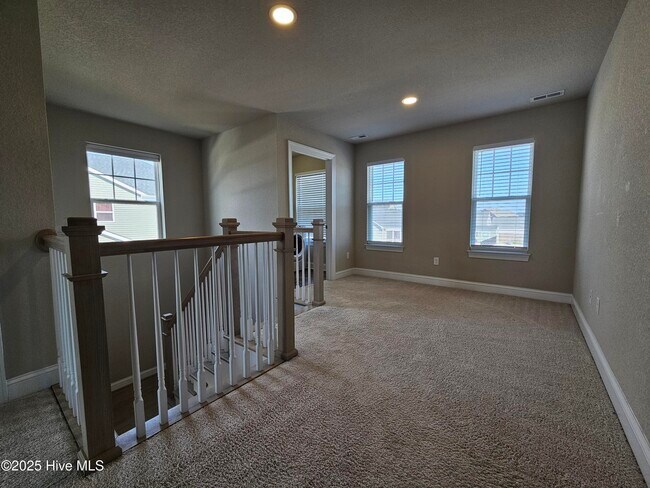 Building Photo - 204 Waterleigh Wy