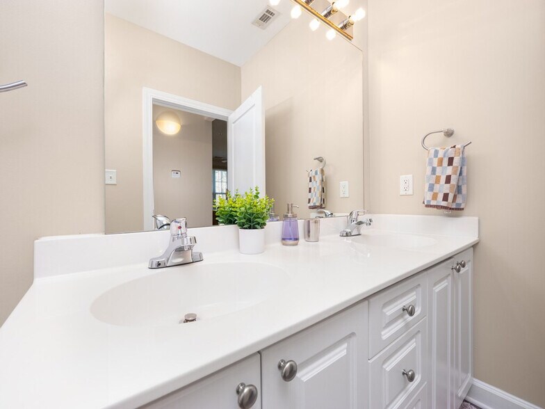 Building Photo - 2431 Brisbane Woods Way