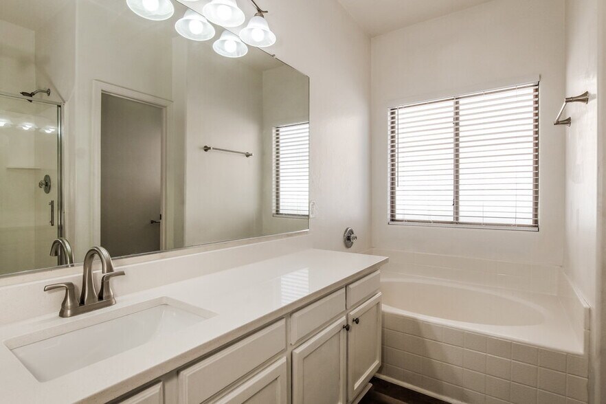 Building Photo - 1607 S 79th Ln