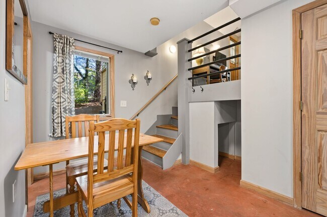 Building Photo - 200 Purefoy Rd