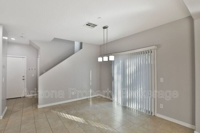 Building Photo - 3879 E Santa Fe Ln