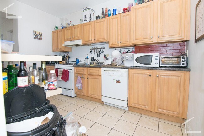 Building Photo - Beautiful apartment/ great value in Bright...