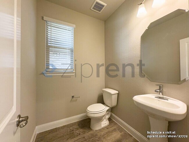 Building Photo - 3108 Lionsgate Dr