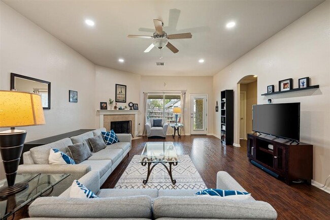 Building Photo - 601 Pebblestone Walk Dr