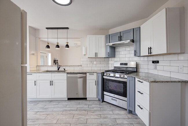 Building Photo - 608 E Eufaula St