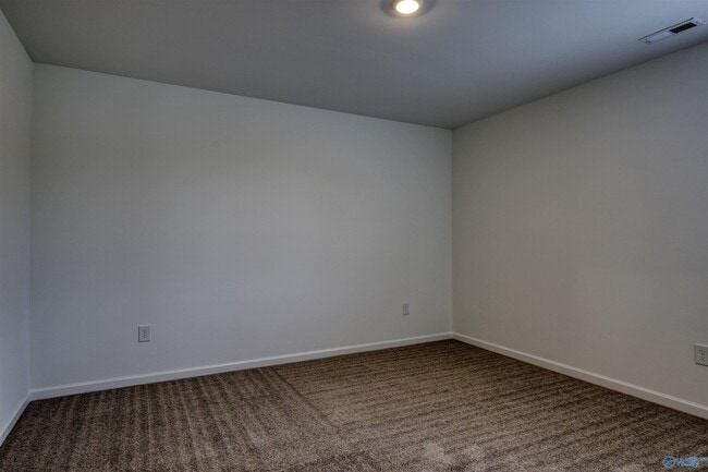 Building Photo - 180 Labrador Ln