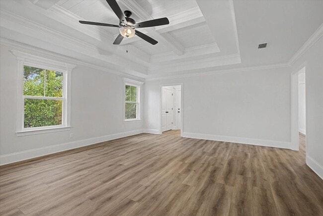 Building Photo - 4 Bedroom Home Available Now!