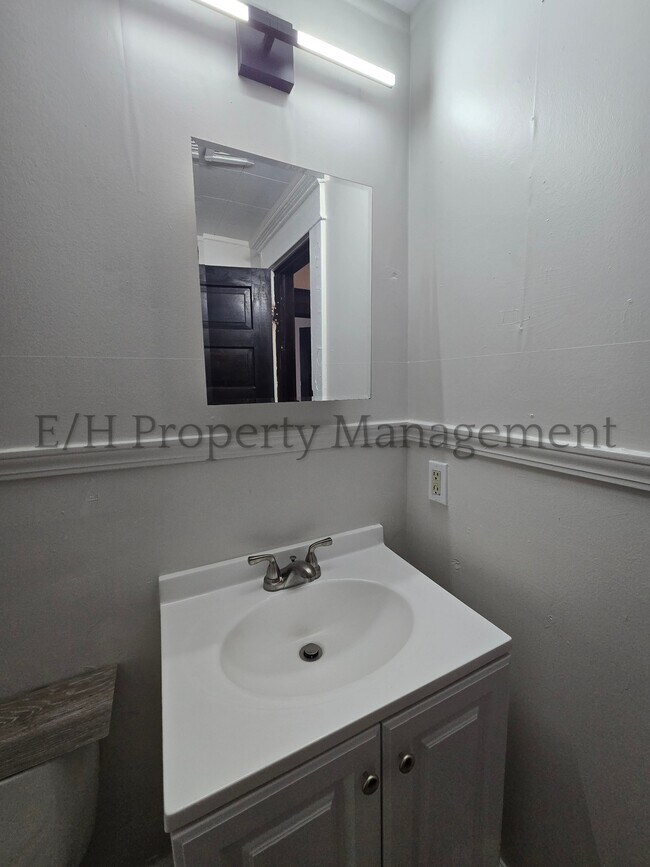 Building Photo - 1305 S Water St