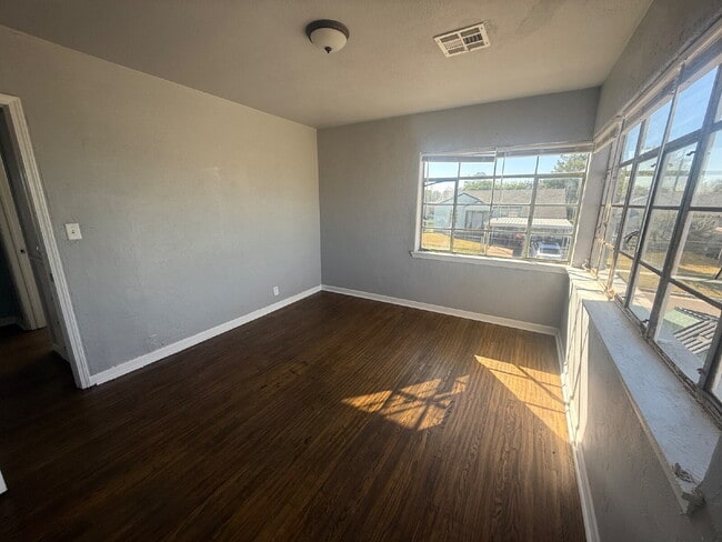 Building Photo - 2-Bedroom Townhome with Wood Floors