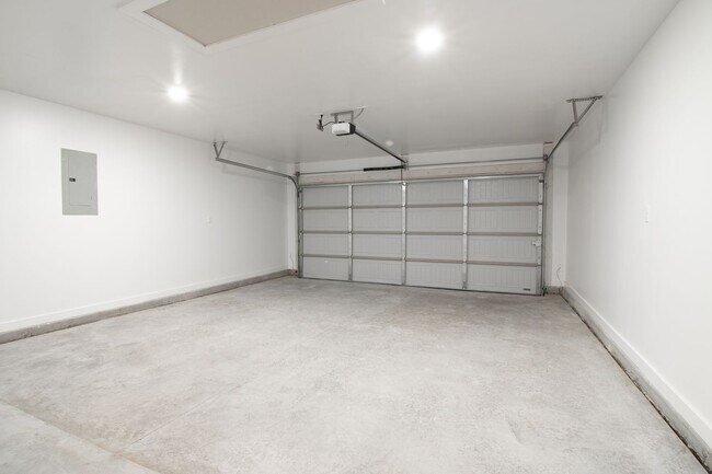 Building Photo - 2405 Copperhead Rd