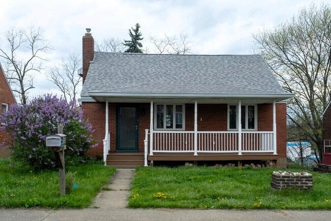 Building Photo - 713 Overhill Dr