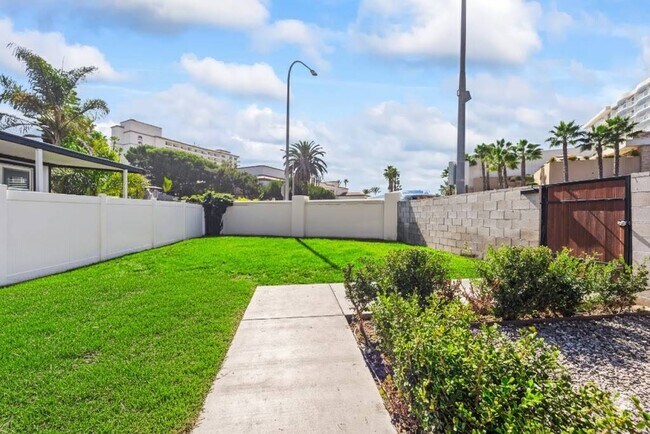 Building Photo - 80 Huntington St