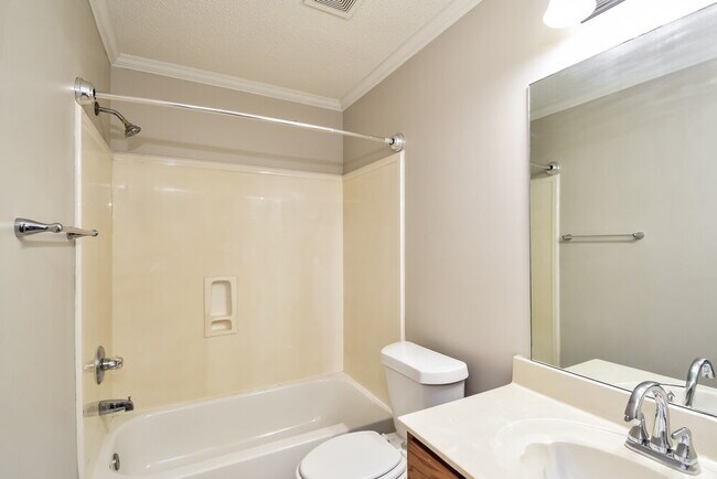 Building Photo - 752 N Ericson Rd