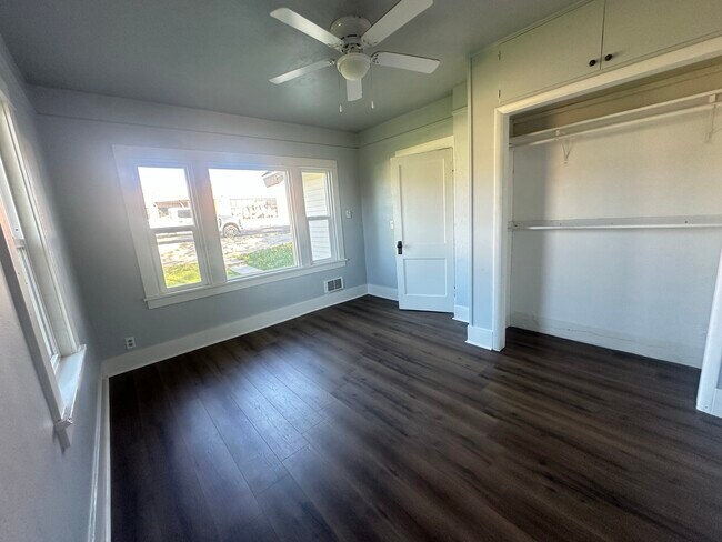 Building Photo - 279 4th N St