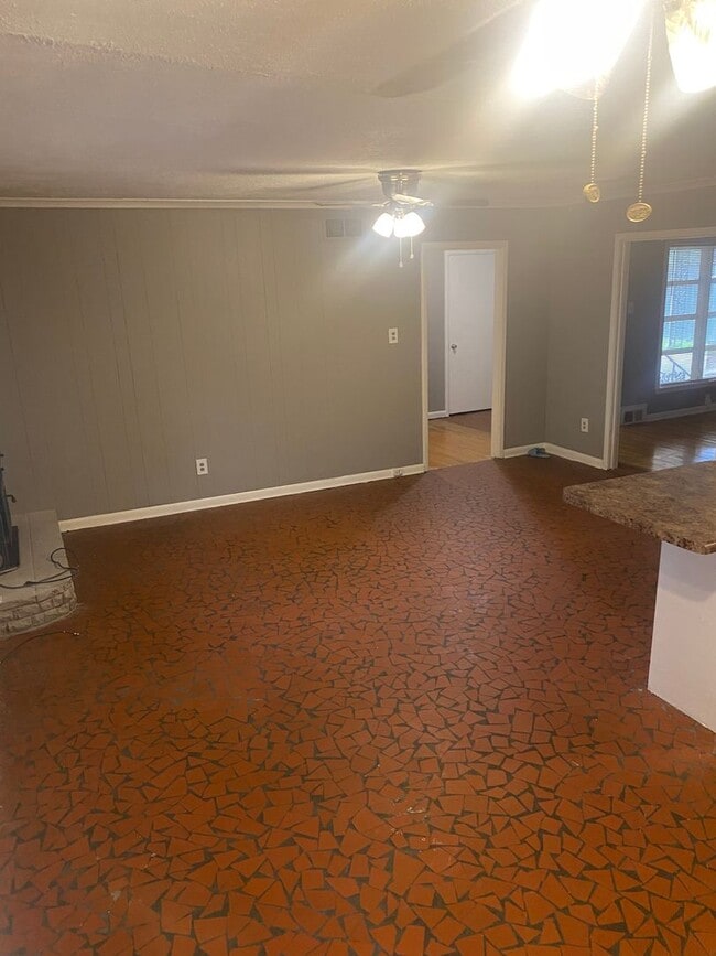 Building Photo - Spacious 4-Bedroom Home in Memphis-Perfect...