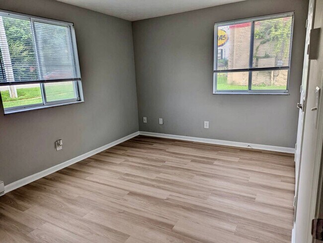 Building Photo - ONE MONTH FREE! Ask us how! A Fresh Start: Renovated 2-Bedroom in Serene Englewood with Washer/Dr...