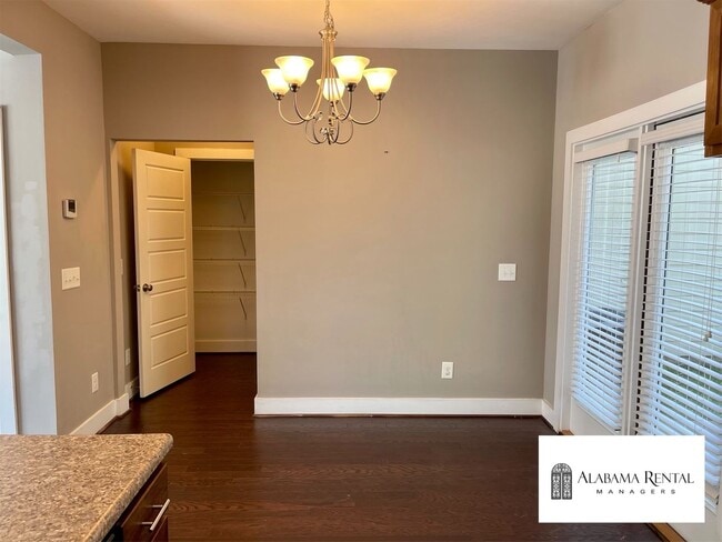 Building Photo - Townhome for rent in Chelsea!  Available to View Now!!!