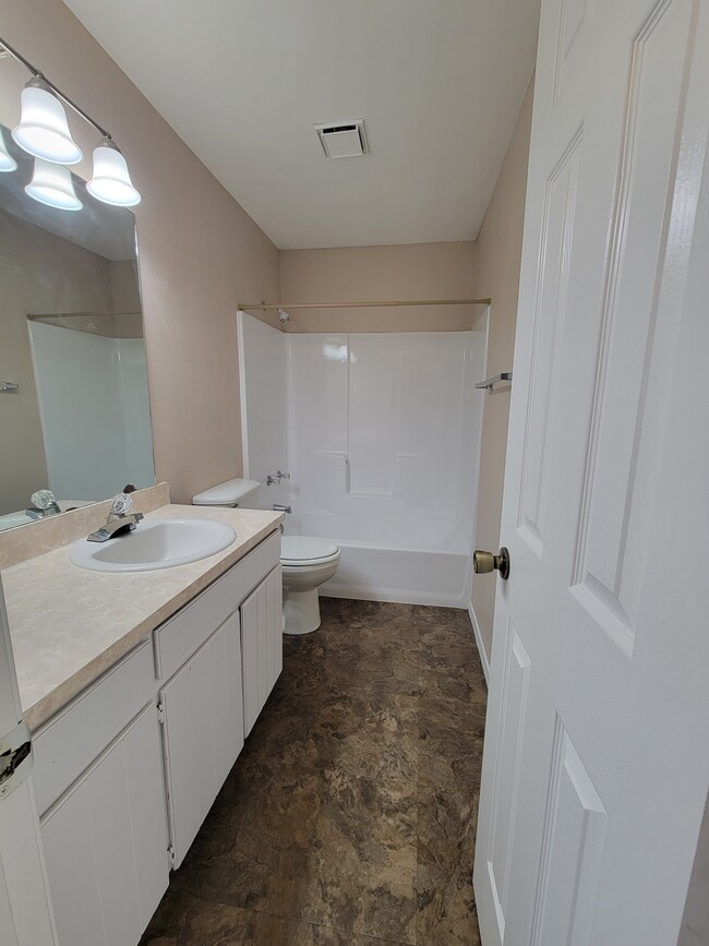 Building Photo - 520 Signal Hill Ct S