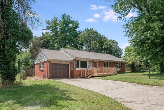 Building Photo - Move-In Ready 4 Bedroom Home in the Heart of Champaign