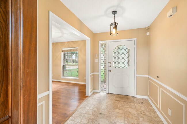 Building Photo - 18107 Shadow Valley Dr