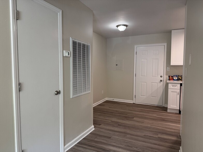 Building Photo - Gastonia Groves Apartments