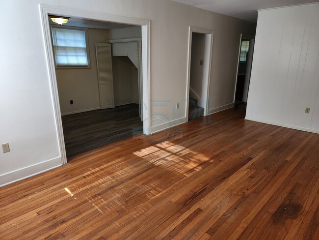 Building Photo - Great 3 Bedroom 1 Bathroom in Forest Heigh...