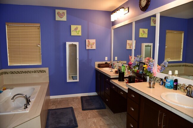 Building Photo - 19812 37th Dr SE