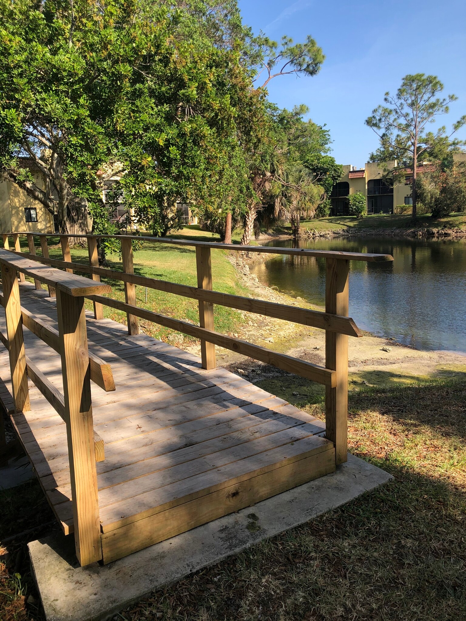 Building Photo - 866 SW 9th Street Cir