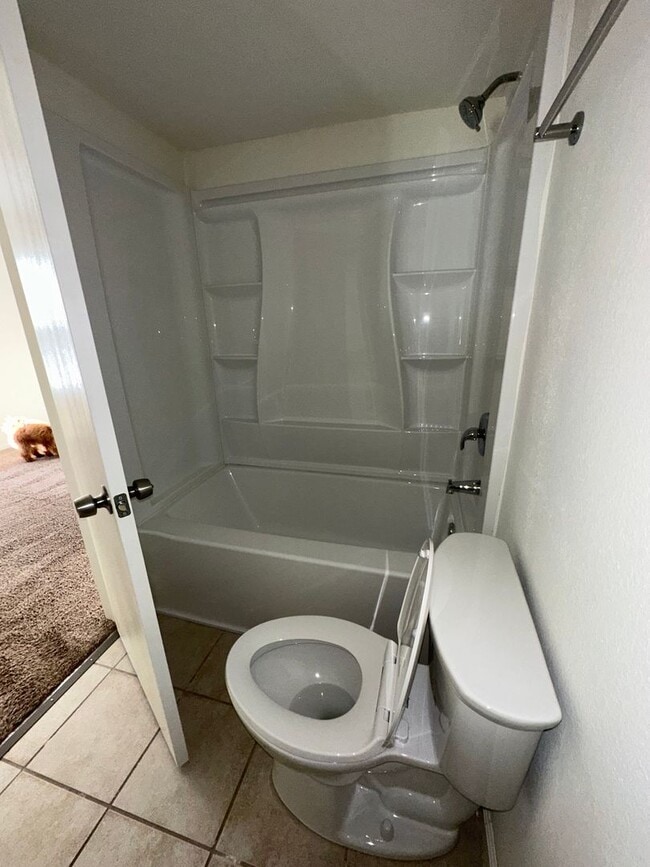 Building Photo - 5 Grn Mdws Rd