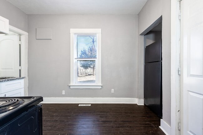 Building Photo - Cozy Single-Family Home with Spacious Back Yard!