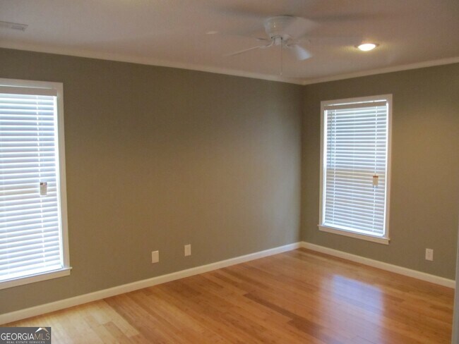 Building Photo - 502 Park Ave