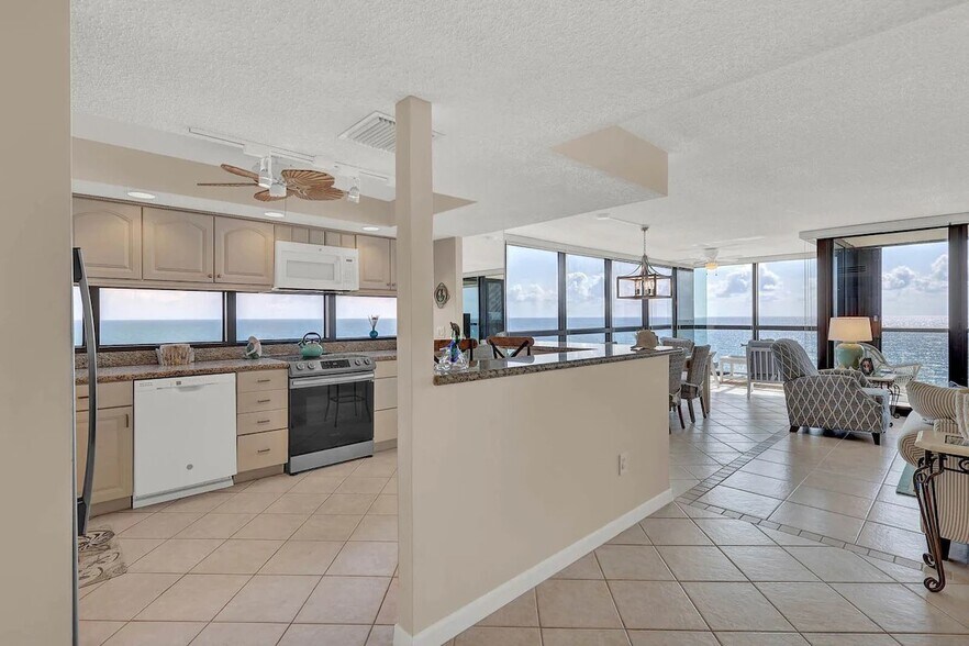 Building Photo - 10410 S Ocean Dr