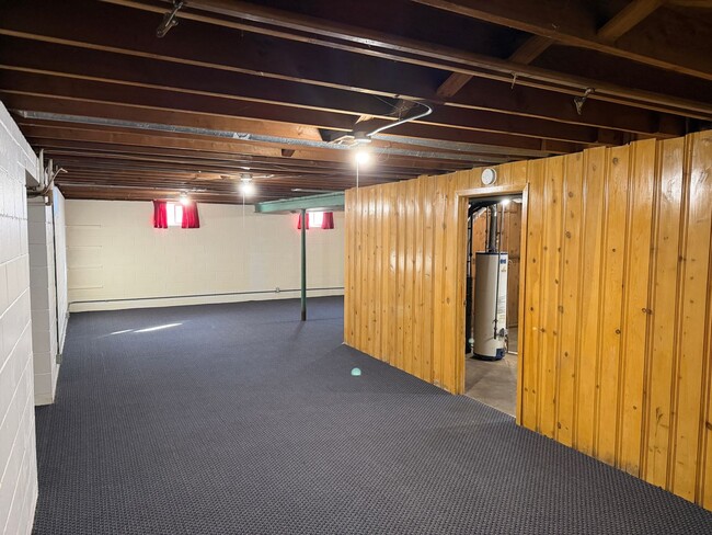 Building Photo - 3-Bedroom Home with Garage & Basement – Easy Access to Dodge St. | 1,040 SF