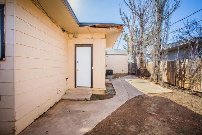 Building Photo - 2408 32nd St