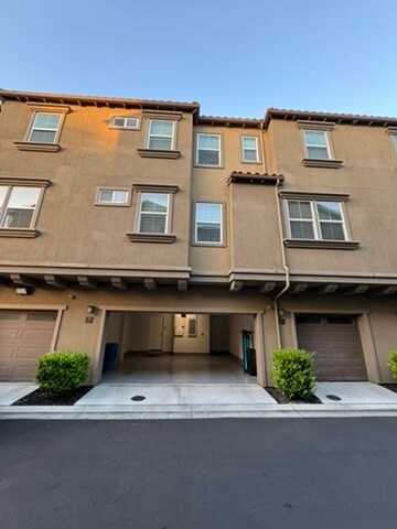 Building Photo - 1340 Civic Center Dr