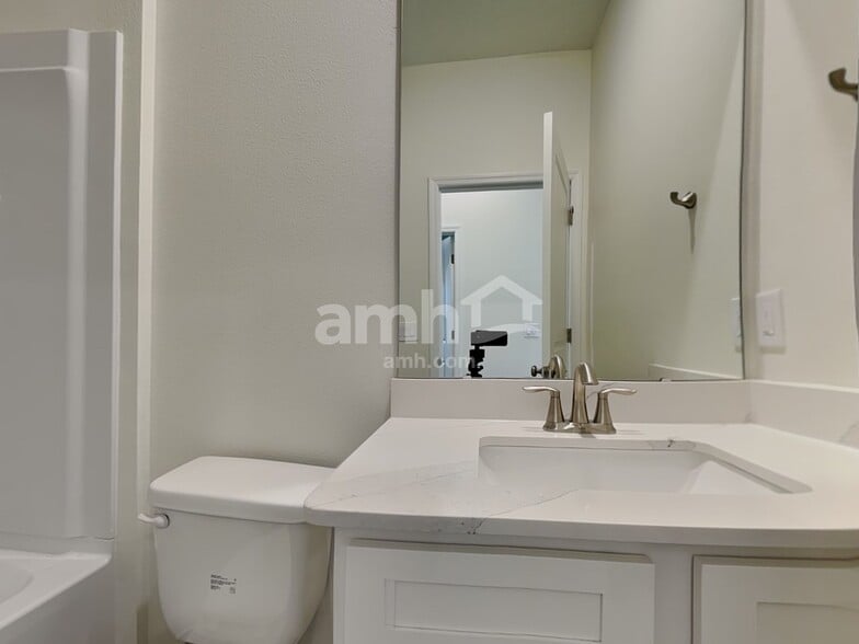 Building Photo - 1530 Blue Nile Pt
