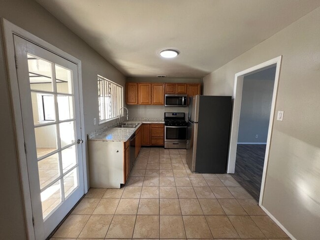 Building Photo - 4 Bedroom Home Available Near Comanche Rd NE & Carlisle Blvd NE!