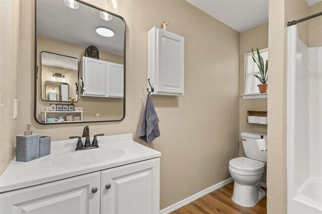 Building Photo - 467 Burr Oak Ln