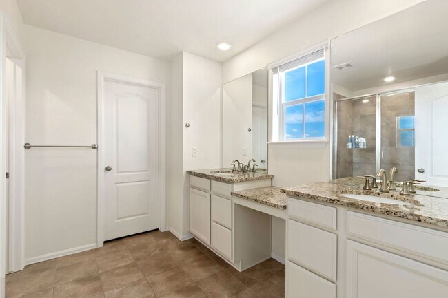 Building Photo - Stunner in North-East Fort Collins with 4-Bedrooms, 2.5 Bathrooms, and 2-Car Garage