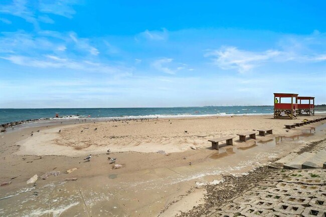 Building Photo - 714 Lee St