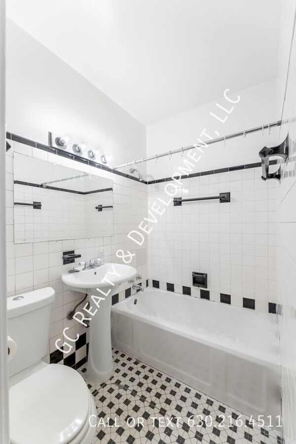 Building Photo - ***MOVE IN SPECIAL - 2 WEEKS FREE RENT / 3...