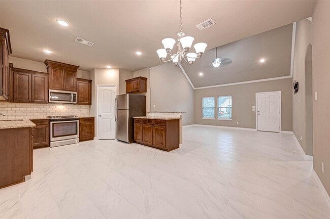 Building Photo - 421 N Amherst Dr