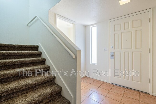 Building Photo - 2232 W Lindner Ave