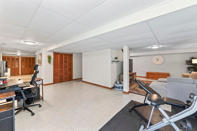 Building Photo - 707 Republic Ct