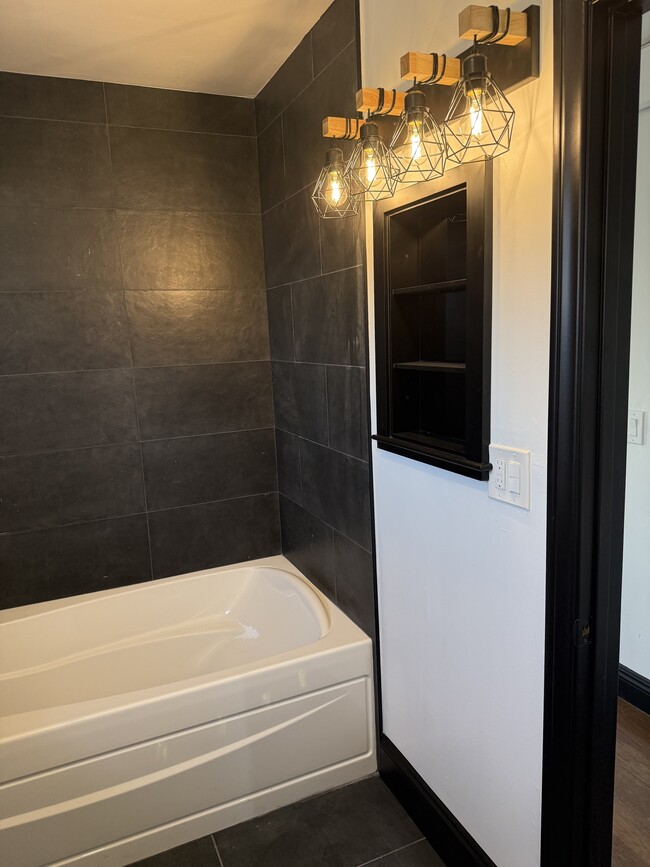 Luxury Bath and Shower - 467 W 21st St