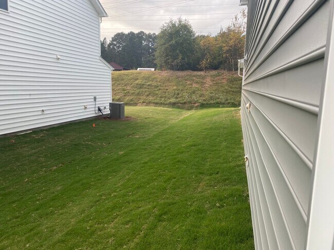Building Photo - 19020 Yellow Birch Dr