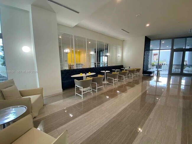 Building Photo - 2000 Metropica Wy