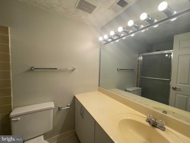 Building Photo - 5482 Cedar Ln