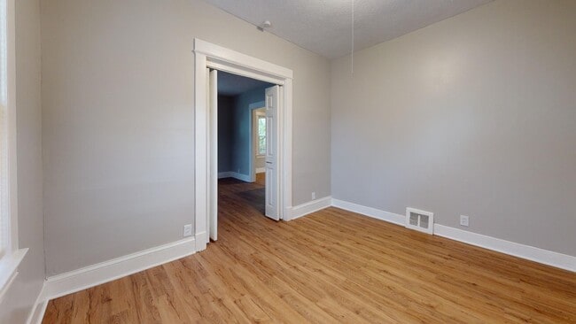 Building Photo - 4420 Bush Ave