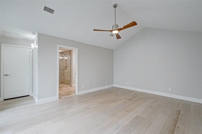 Building Photo - 915 Daria Dr